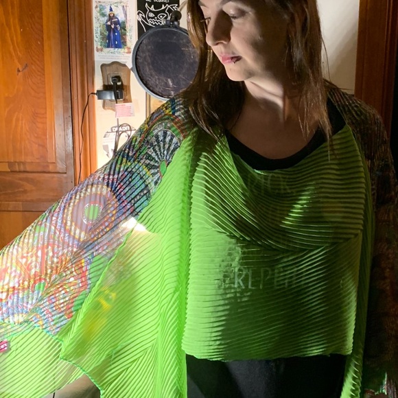 Bright multi colored pullover cape - Picture 3 of 11